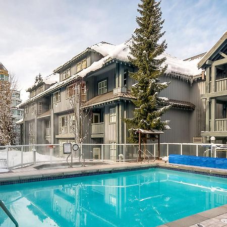 Glacier Lodge Уислър Екстериор снимка
