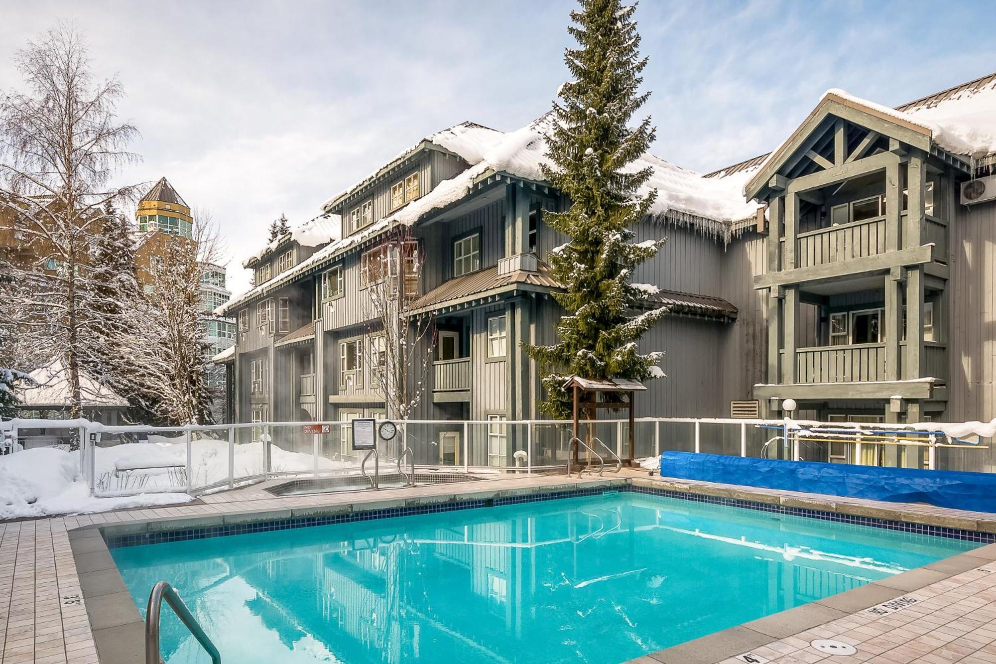 Glacier Lodge Уислър Екстериор снимка