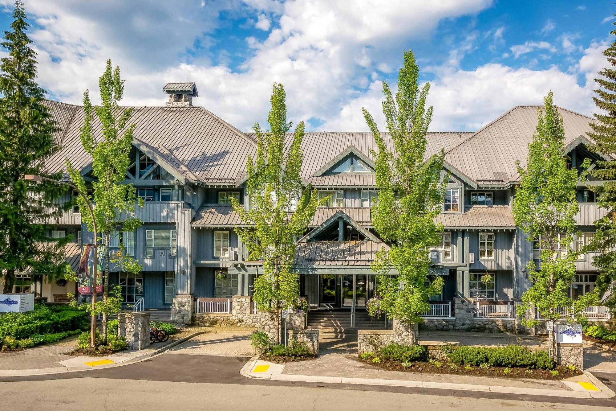 Glacier Lodge Уислър Екстериор снимка