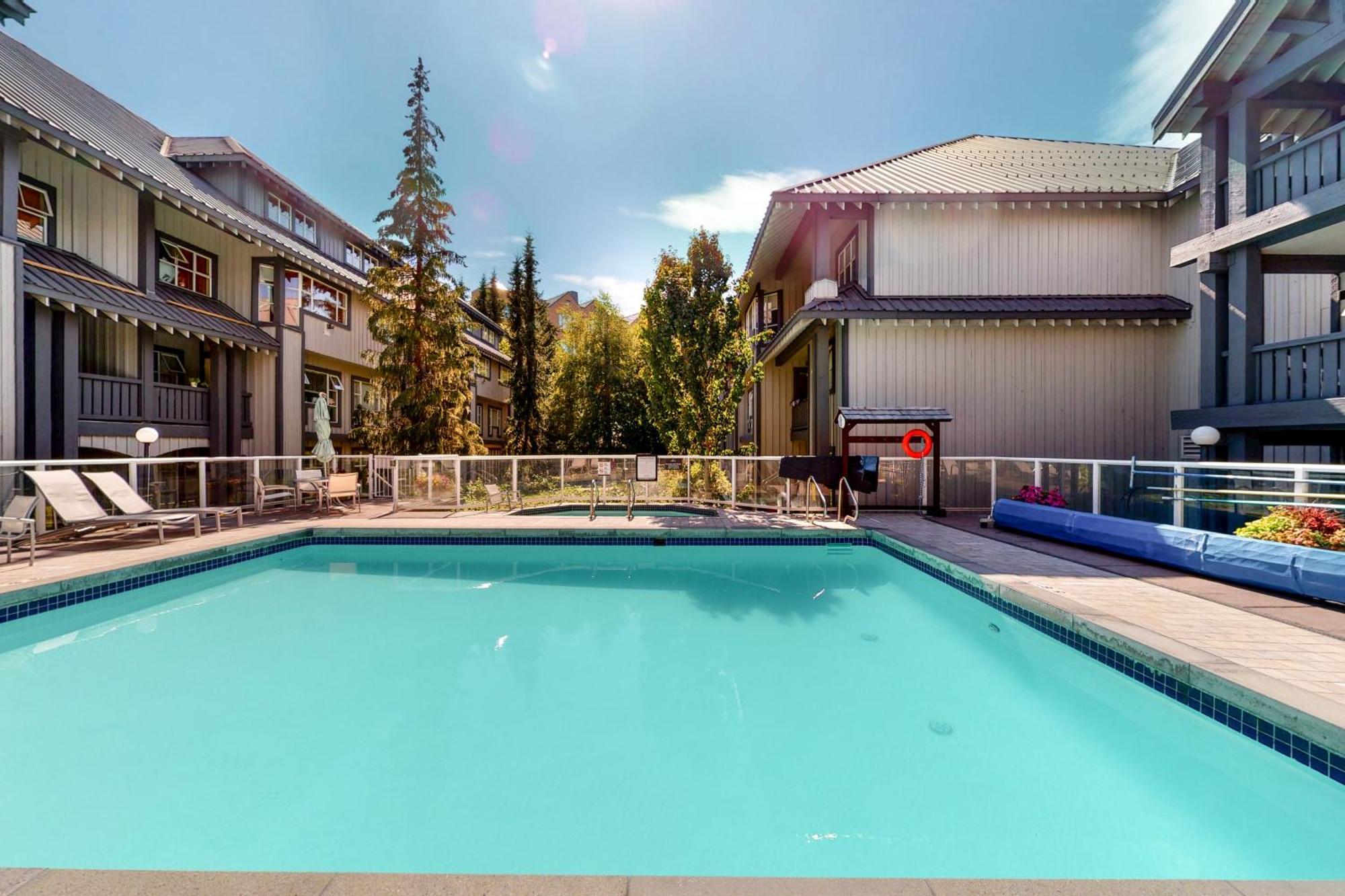 Glacier Lodge Уислър Екстериор снимка